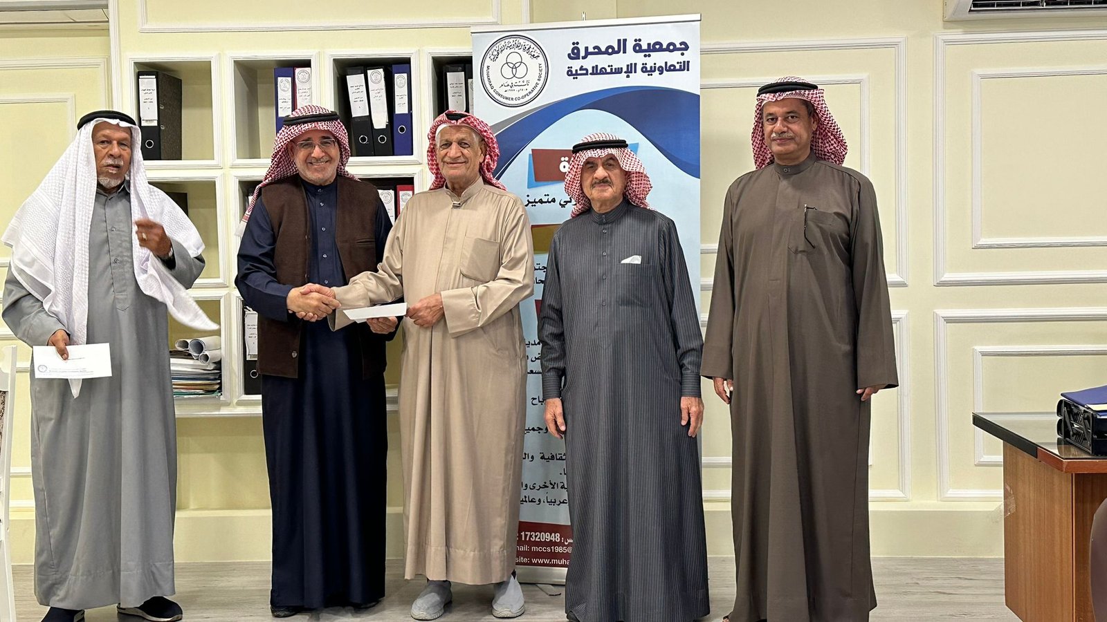 جمعية المحرق التعاونية الاستهلاكية تكرم المتقاعدين